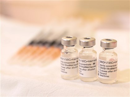 最後一批捐贈BNT疫苗  約91.9萬劑運抵桃機