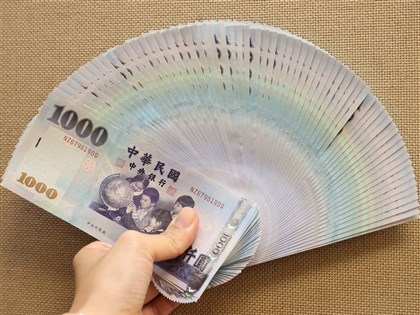 總預算三讀  政院：預計3月補發軍公教加薪差額