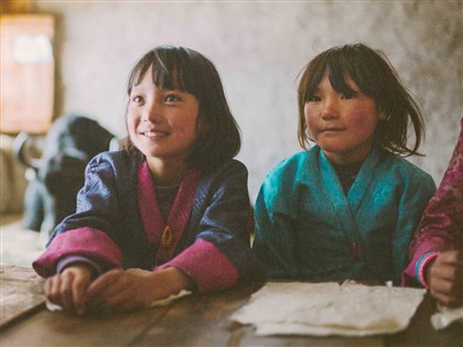 不丹是教室入圍奧斯卡  台灣女婿獲李安鼓勵[影]