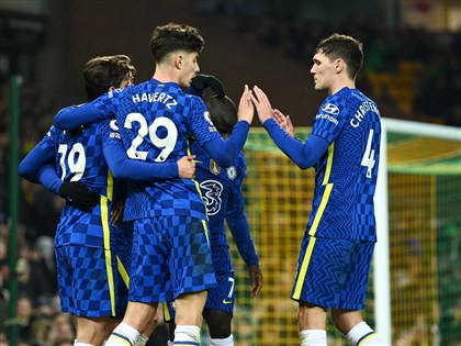 英國凍結7俄富豪資產 切爾西出售計畫喊卡