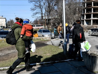 烏克蘭人道走廊持續運作 2萬人駕車撤離馬立波