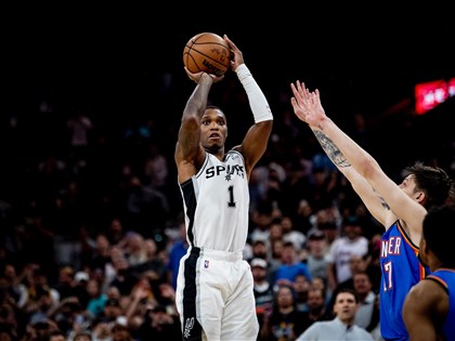 獨行俠、馬刺靠致勝球險勝 建功都非球隊一哥[影]