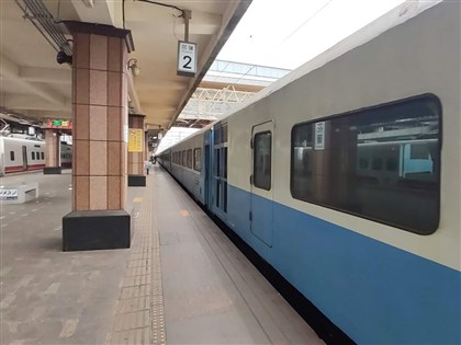 台鐵復興號將走入歷史 神秘藍色特快車隨著消失