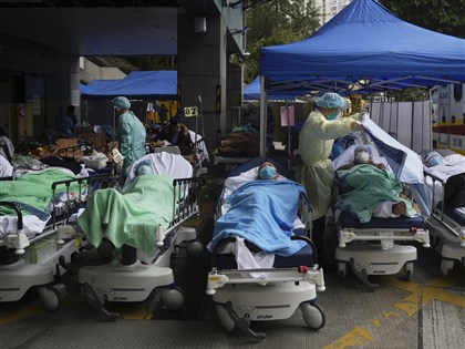 是否接種疫苗 香港官員：對長者是生與死的分別