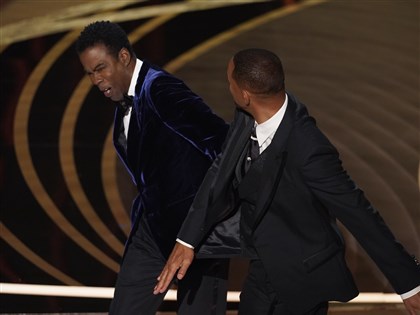 克里斯洛克挨威爾史密斯巴掌 脫口秀門票一夜賣翻