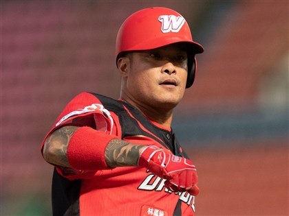 林智勝跨季連4戰開轟 龍擊敗獅隊2連勝[影]