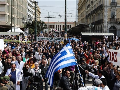 希臘高物價低工資 成千上萬工人罷工抗議[影]