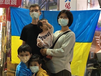 烏克蘭彰化女婿大甲媽遶境當志工 祈求家鄉遠離戰火