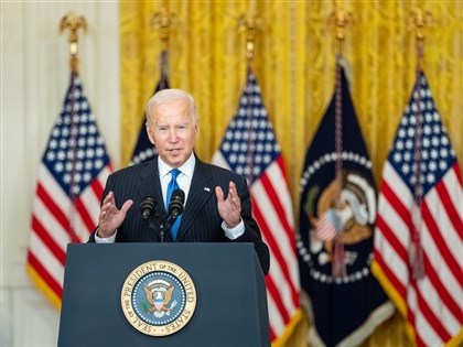 拜登加碼13億美元援助烏克蘭 禁俄船隻停靠美港口