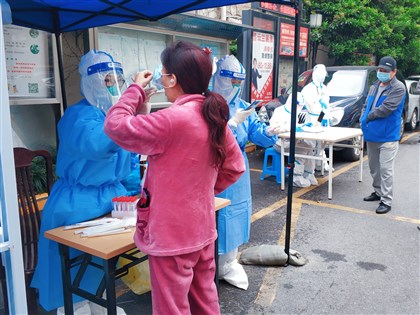 上海通報染疫人數1.3萬 社會面基本清零區實施有限開放