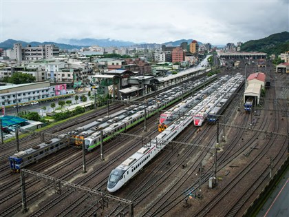 台鐵五一集體休假 旅客見證臨時列車、類火車【圖輯】