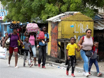 海地首都幫派衝突加劇再爆槍戰 民眾逃離家園