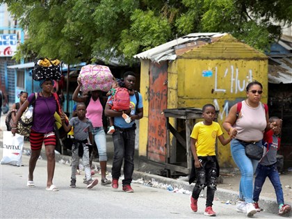 海地首都幫派火拼子彈漫天飛 婦孺在內75人喪命