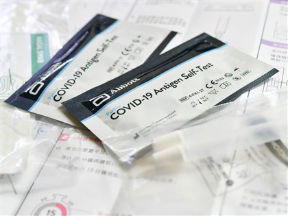早安世界》四大超商全聯屈臣氏今開賣快篩 每劑180元