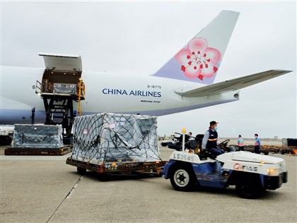 BNT成人疫苗185.796萬劑抵台 優先供青少年追加劑