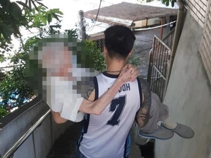 「公主抱」打疫苗阿公辭世  孫確診盼外出辦後事