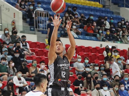 林志傑致勝上籃 勇士險勝領航猿寫跨季對戰10連勝