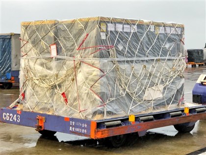 首批輝瑞兒童疫苗77.76萬劑抵台 效期至9月30日