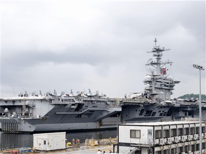 拜登訪日前夕 美林肯號航艦首度停靠橫須賀基地
