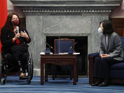 美國參議員達克沃斯：台灣不會孤軍奮戰  美國與台站在一起[影]