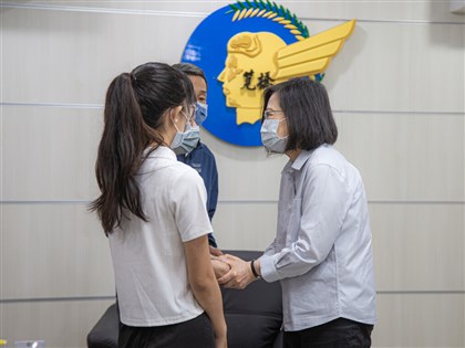 蔡總統慰問殉職飛官徐大鈞家屬  指示釐清事故原因[影]