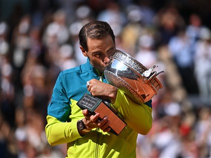 納達爾締法網14度封王紀錄 大滿貫賽22次奪冠寫新頁[影]