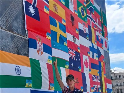 台灣志願兵援烏克蘭 他掛國旗表敬意「中國有意見我再訂1000面」