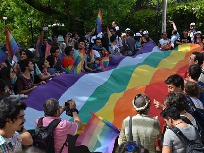 土耳其激進摧毀世俗民主 薄命跨性女不是愛風塵[影]