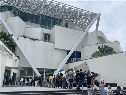 南美館亞洲的地獄與幽魂開展擠爆 下午重啟售票【更新】