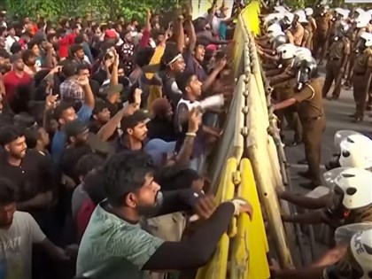 斯里蘭卡示威群眾闖入官邸 總統逃亡[影]