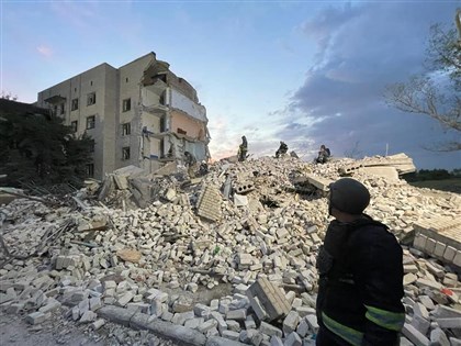 頓內茨克公寓遭俄火箭擊中倒塌 6死5傷多人受困