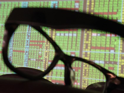 台股探底今年前6月證交稅收年減3成 創16年最大跌幅
