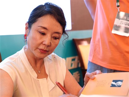 嚴歌苓著作芳華被中國動手腳 原擬來台出完整版