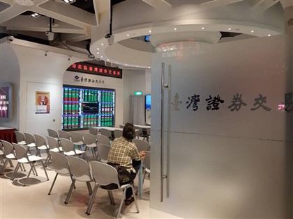 防堵禿鷹 證交所將潤泰全、潤泰新列線上監視股票