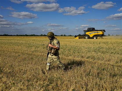 俄烏達成穀物出口協議 美再援2.7億美元武器