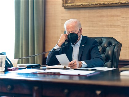 拜登染COVID-19  白宮：狀況好轉仍有喉嚨痛症狀