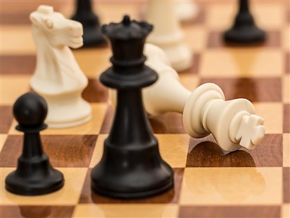 俄羅斯西洋棋比賽出意外 機器人夾斷參賽男童手指[影]