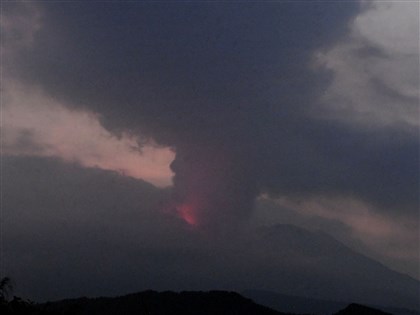 日本九州櫻島火山噴發 當地居民獲指示疏散