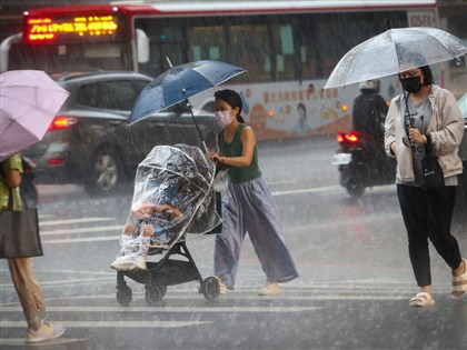 早安世界》台灣受大低壓帶影響連4天易有大雨 5日重回夏季天氣