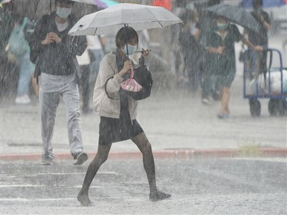 3日午後桃園以南防大雨 8日起觀察熱帶擾動發展
