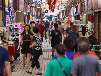 8/3本土2萬3718例 增32死、134例中重症[影]