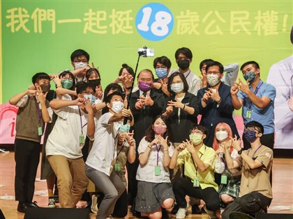 蔡英文：18歲公民權是共同責任 一定要過關