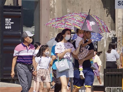 8/21本土2萬2137例 增26死、97例中重症