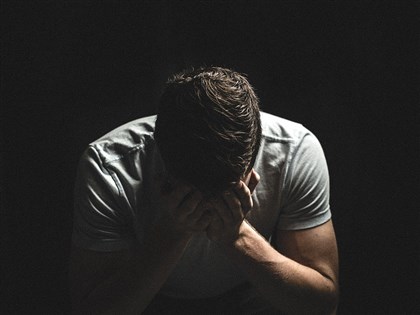 長新冠潛藏憂鬱危機 科學家警告可能引發自殺念頭