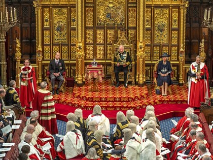 查爾斯三世待位逾70年 在女王典範下繼位挑戰多