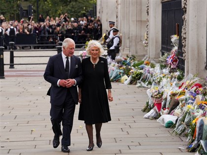 黛安娜世紀婚姻裡第三人 卡蜜拉情婦變正宮 終獲王室成員認同