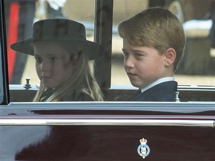出席曾祖母葬禮 英國王室新生代躍大眾視野
