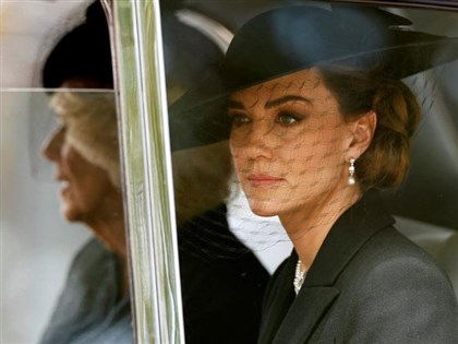 女王辭世王室年輕成員穿搭受矚 凱特王妃品味成焦點[影]