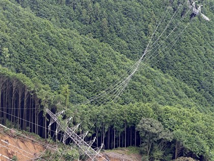 颱風塔拉斯襲日本靜岡釀2死 電塔倒塌、60屋泡水[影]