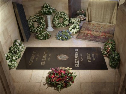 英國女王墓碑鋪設完成 最後安息地照片曝光